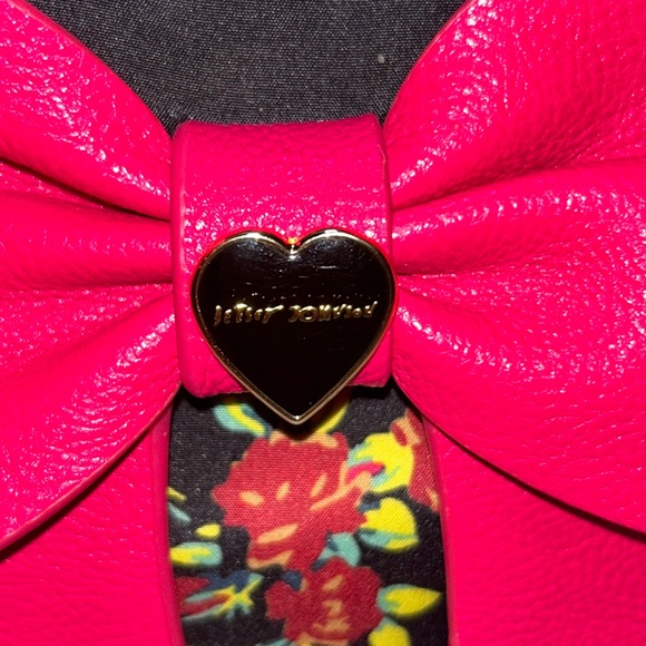 Like new Betsey Johnson floral make up bag - Picture 3 of 9